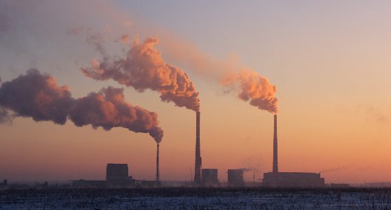 Uma imagem que ilustra uma poluição atmosférica sendo um dos principais tipos de poluentes