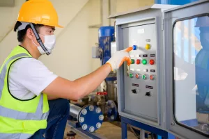 técnico de operações prestando serviço em local de terceiro